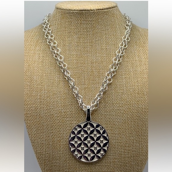 Silver Star Reversible Pendant Necklace - Picture 5 of 5